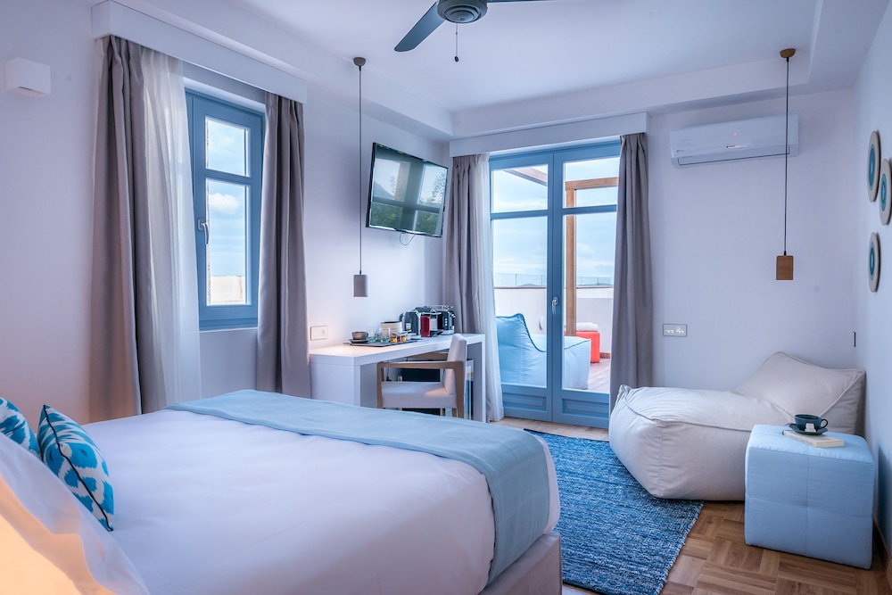 Junior Double Room, Pool Access, Sea View (Private Terrace)