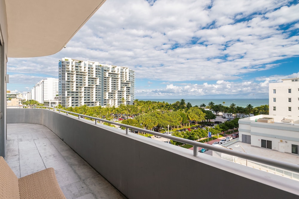 Three Bedroom Penthouse with Rooftop Terrace photo 2