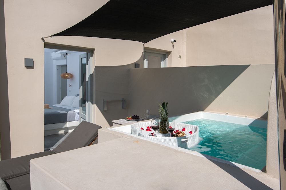 Cliff Suite, Caldera View, Outdoor Hot Tub (for 2) - Photo 2