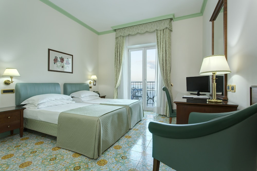 Standard Twin Room - Photo 2
