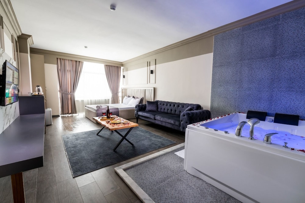 Luxury Suite, City View photo 1