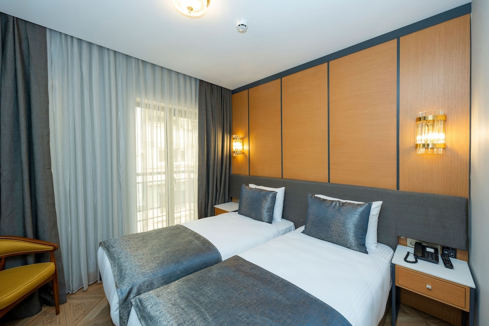 Luxury Double or Twin Room, Balcony photo 2