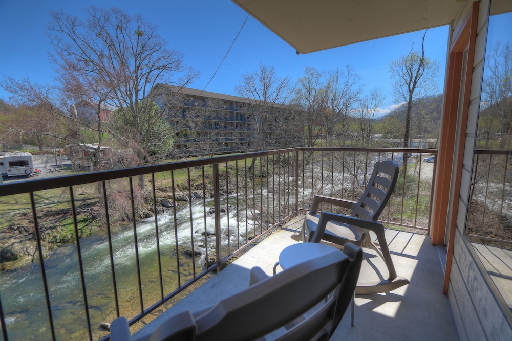 Standard Room, River View - Photo 3