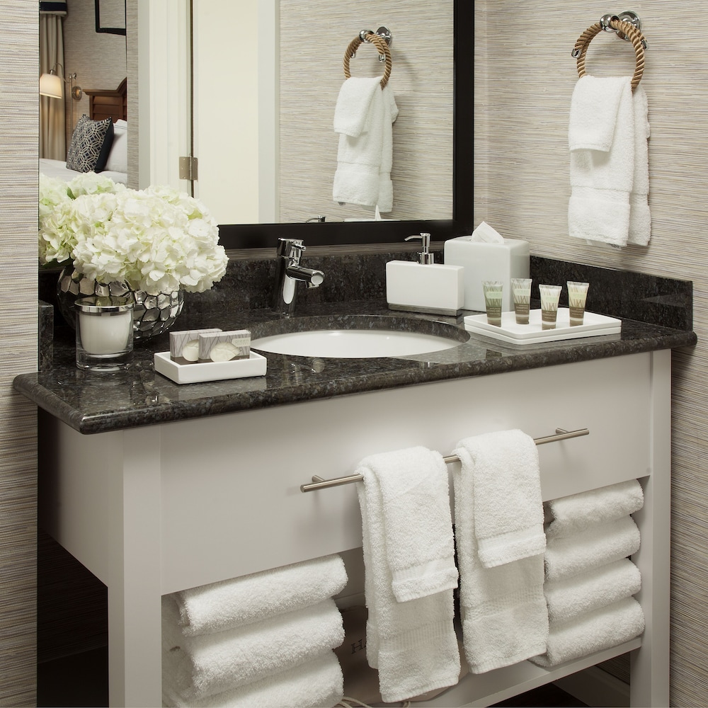 Premium Room, 2 Queen Beds - Photo 3