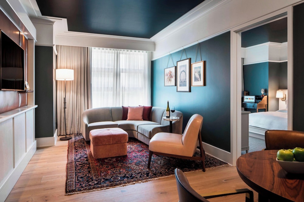 Suite, 1 King Bed