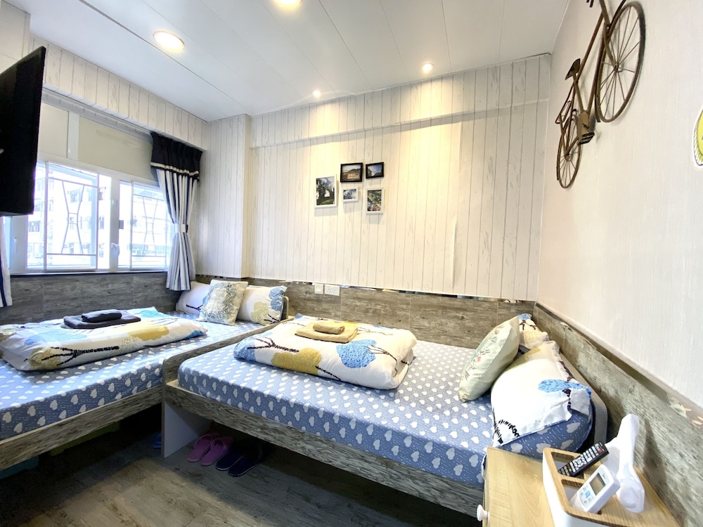 Deluxe Family Quad Room, City View photo 1