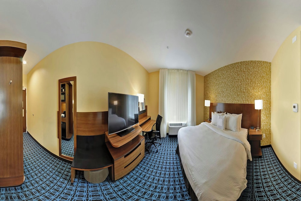 Room, 1 King Bed - Photo 4