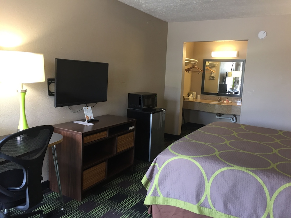 Business Room, 1 King Bed, Non Smoking - Photo 3