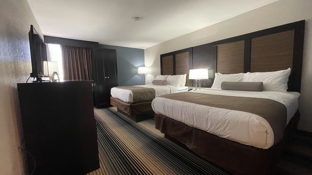 Standard Room, 2 Queen Beds, Non Smoking - Photo 7
