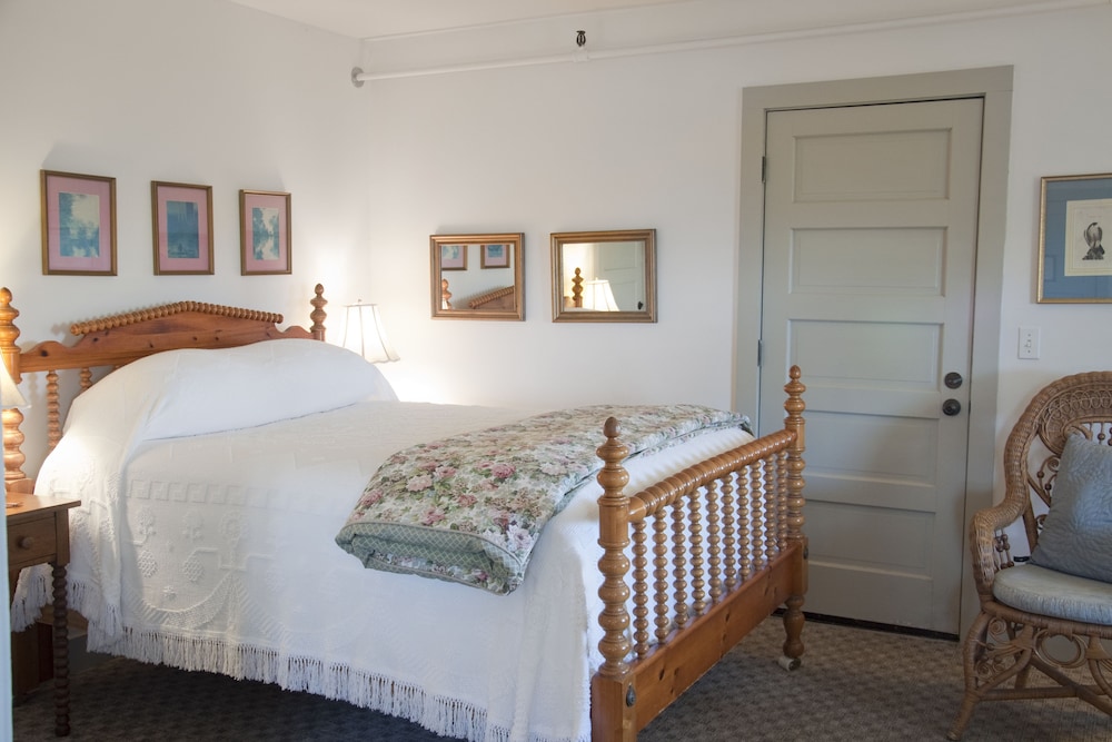 Standard Room, 1 Queen Bed, Non Smoking photo 2