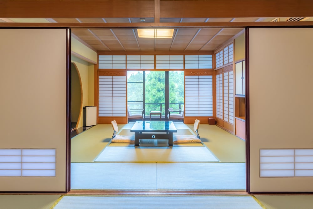 Deluxe Japanese Style Room - Meal Served In The Dining Hall Included, Non-Smoking photo 2