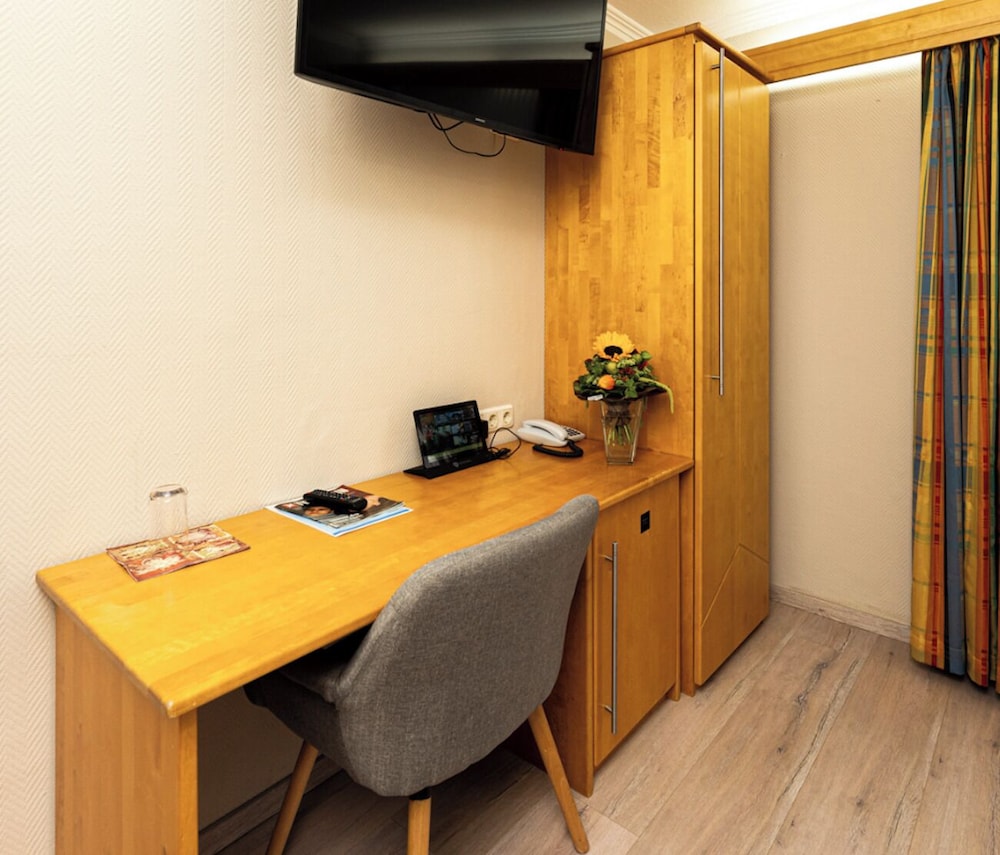 Basic Single Room photo 3