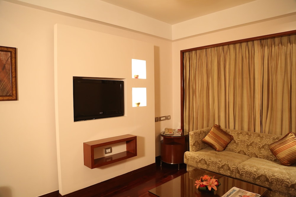 Suite - Photo 2