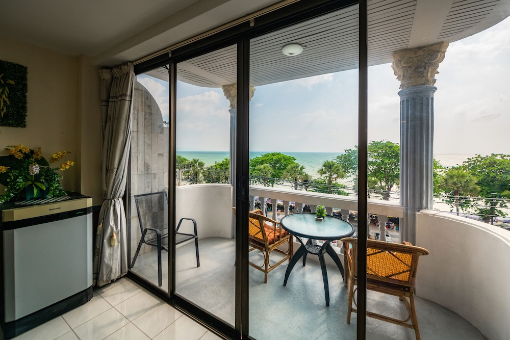 Suite, 1 King Bed, Ocean View - Photo 18