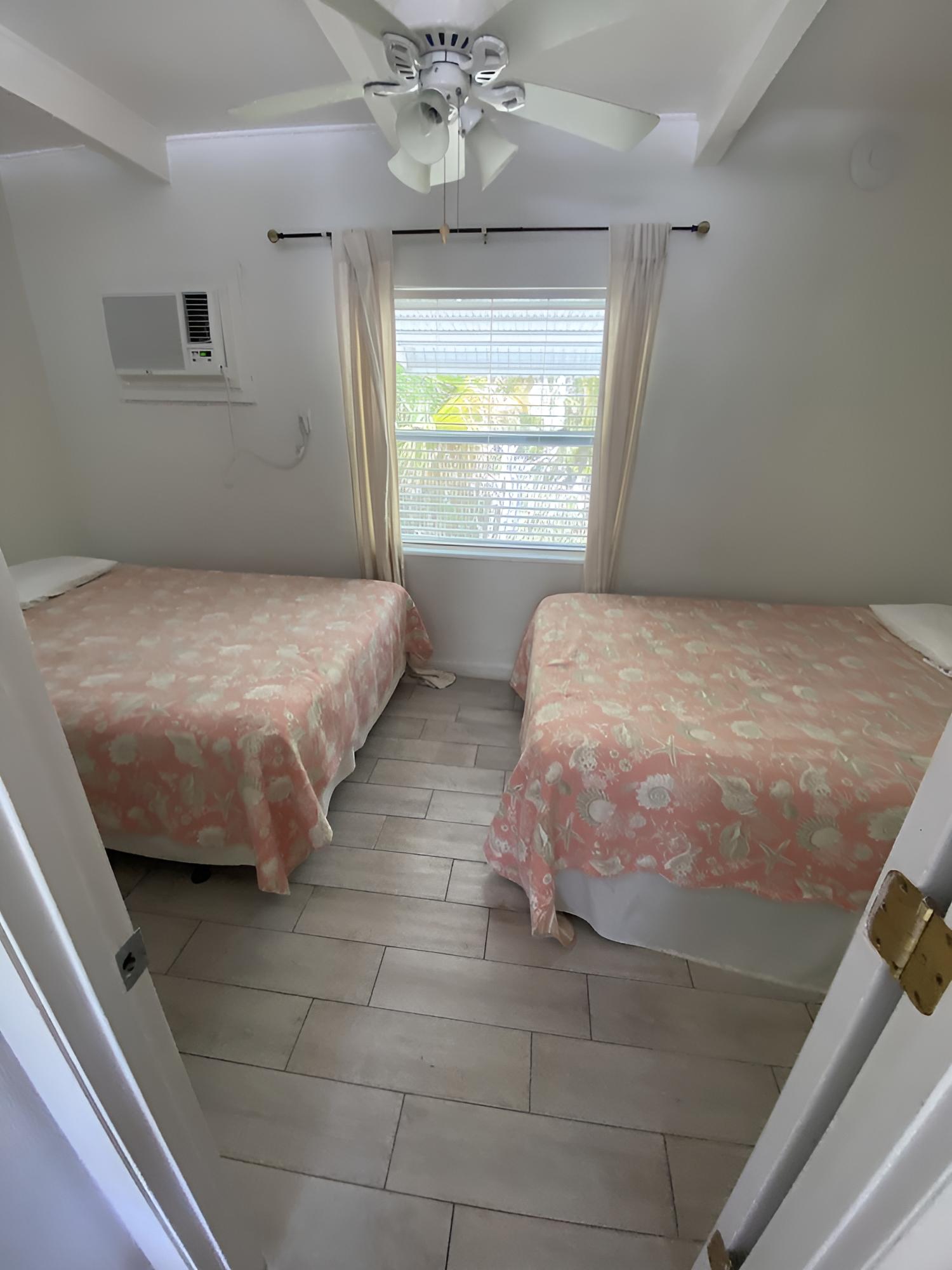 One-Bedroom Efficiency with Shared Lanai photo 1