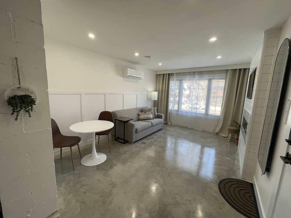 Executive Condo photo 2