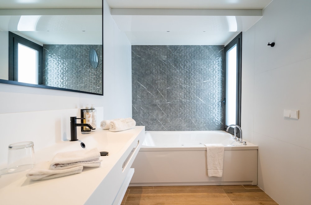 Premium Room, Balcony (Interior Jacuzzi) photo 2