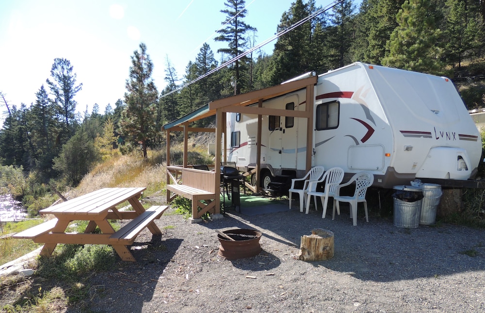 28 Ft. RV Trailer: Slide Out, Sleeps 6, Kitchen, Bathroom, Lakeside, Covered Patio photo 2