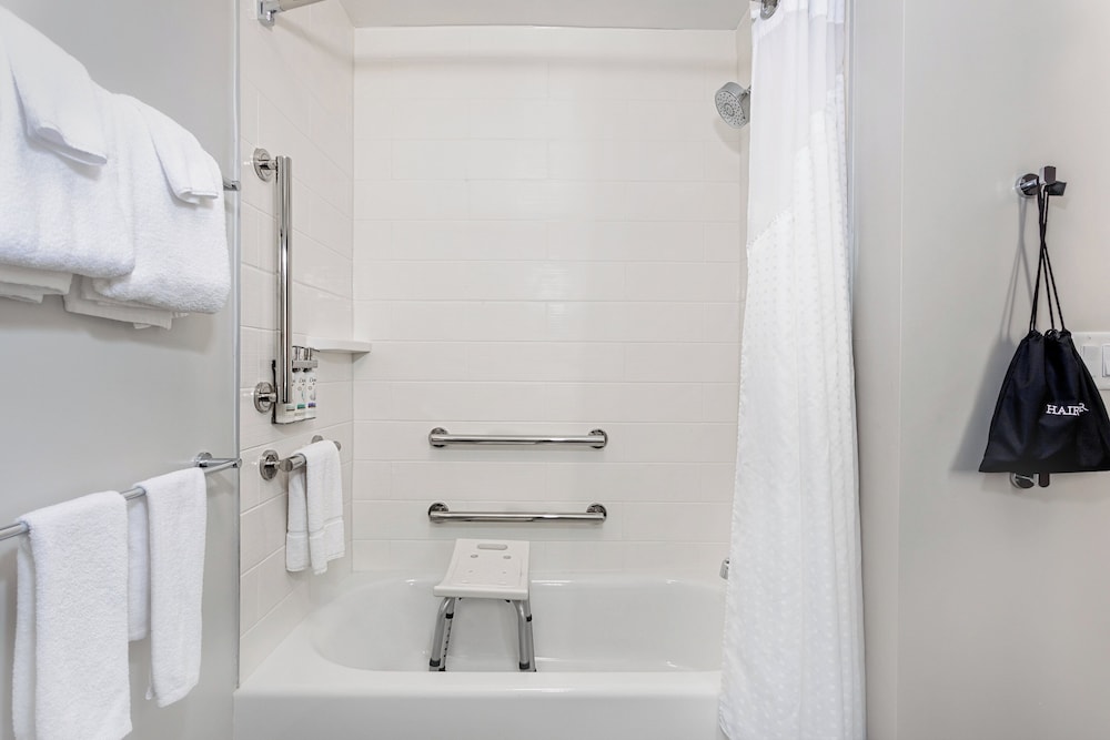 Suite, 1 King Bed, Mobility Accessible (Accessible Tub) - Photo 5
