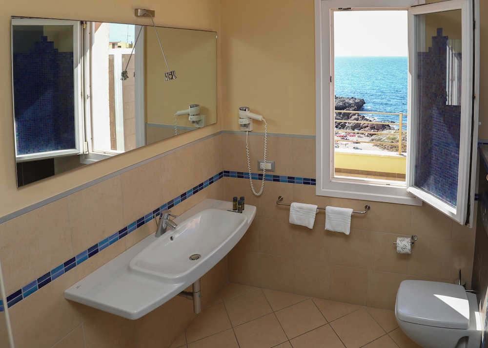 Junior Suite, Jetted Tub, Sea View - Photo 9