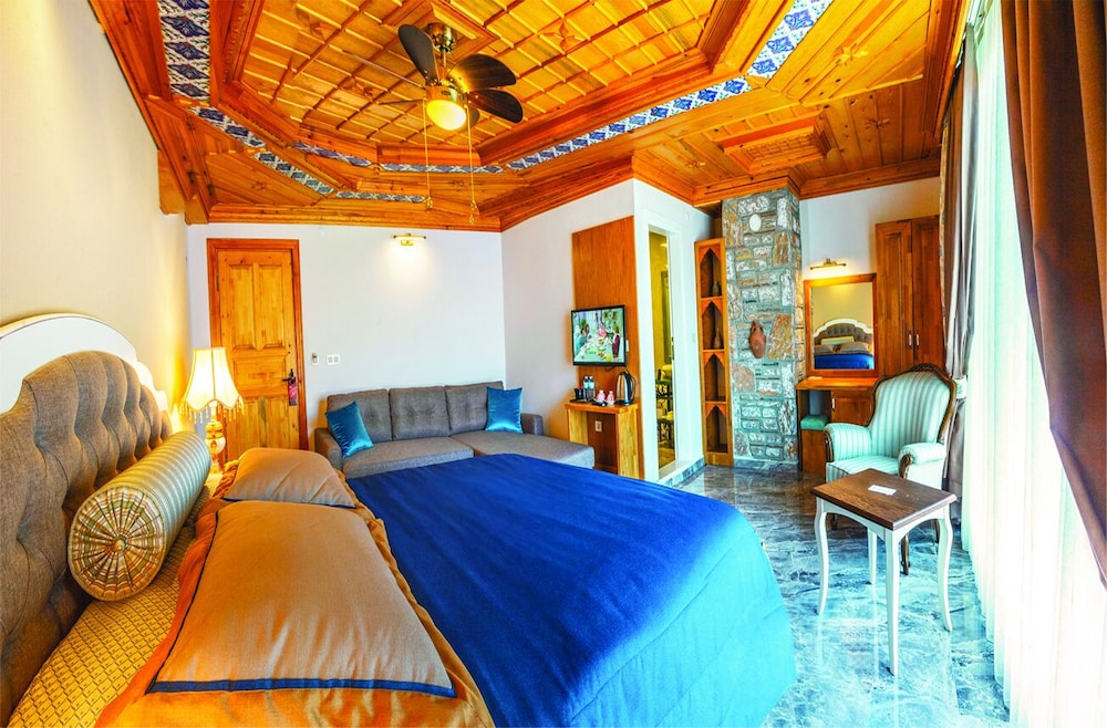 Honeymoon Suite photo 3
