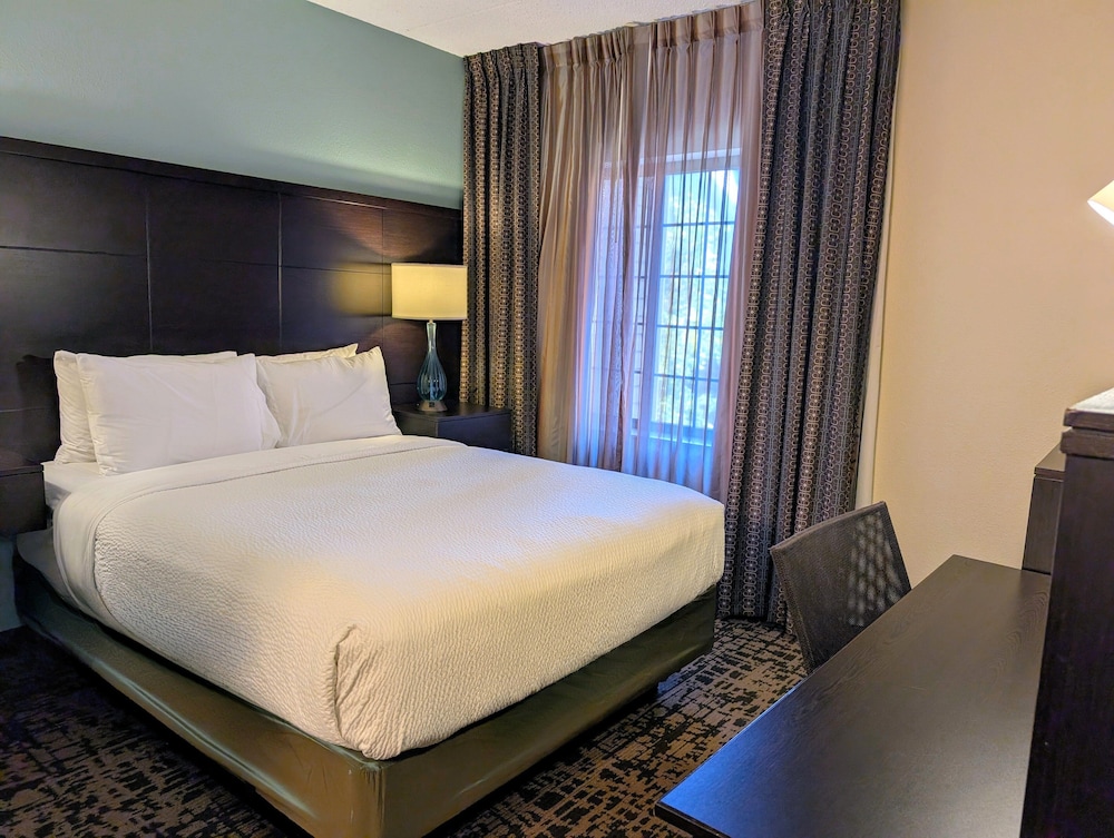 Suite, 2 Bedrooms, Kitchen - Photo 8