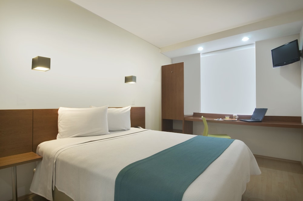 Standard Room, 1 Queen Bed - Photo 1