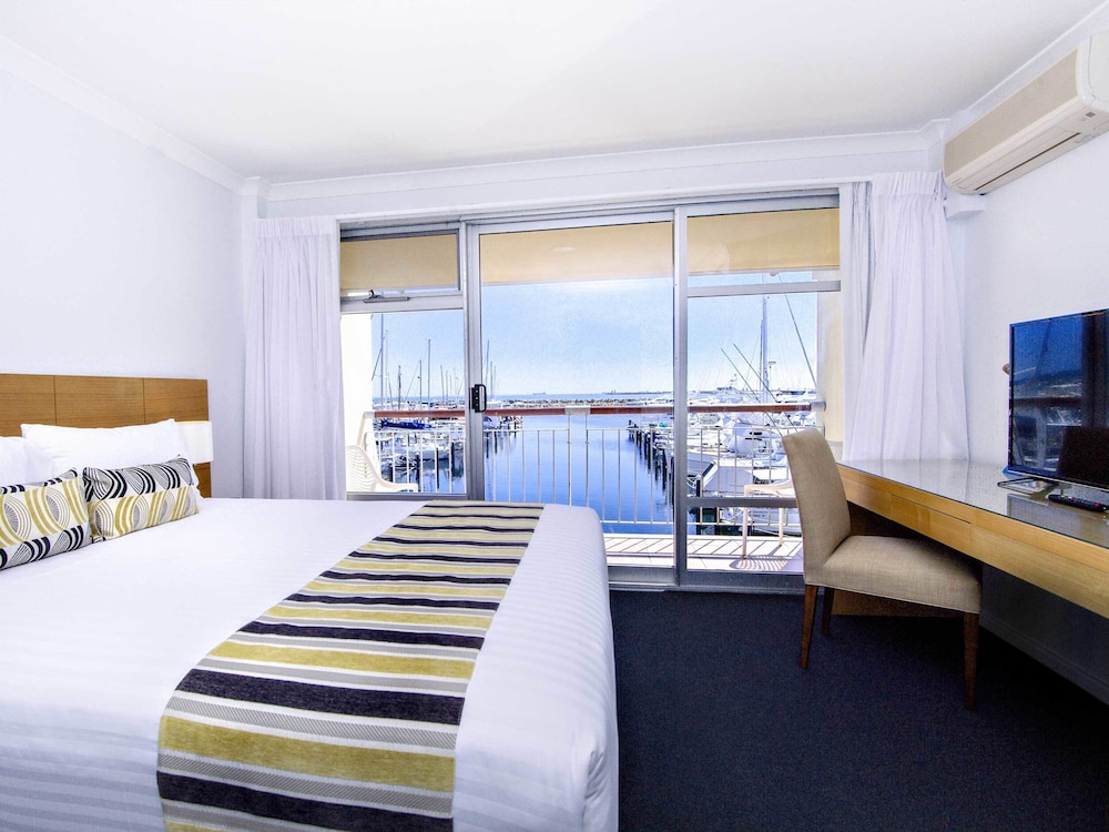 2 Bedroom Ocean Sunset Ensuite photo 2