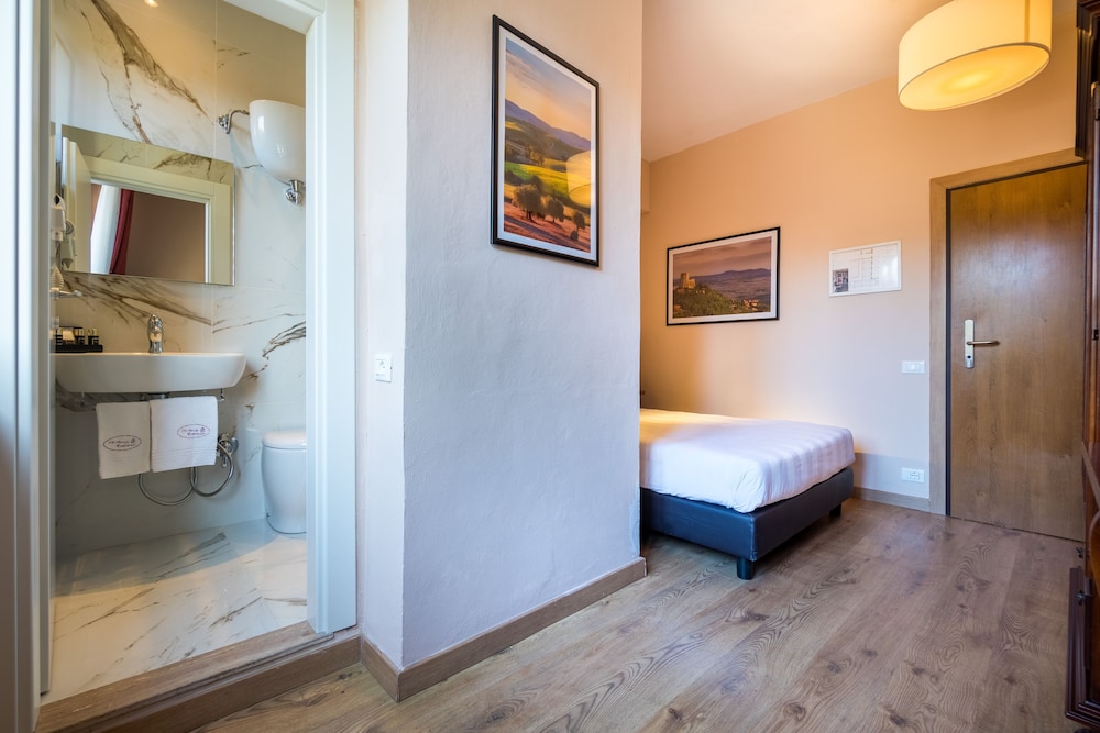 Economy Double Room photo 2