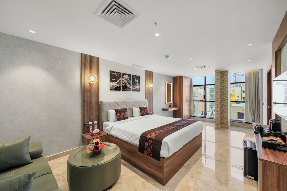 Superior Double Room, City View