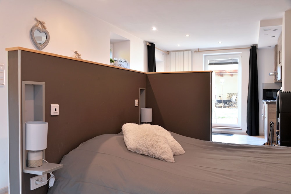 Comfort Studio, Private Bathroom, Garden View (Le Cocon des Capucines ) photo 1