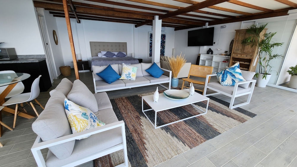 Presidential Studio Suite, 1 Bedroom, Refrigerator & Microwave, Beach View photo 1