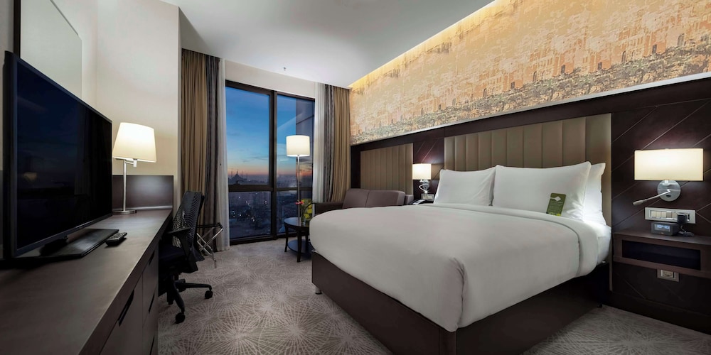 Family Room, 1 Queen Bed (Deluxe)