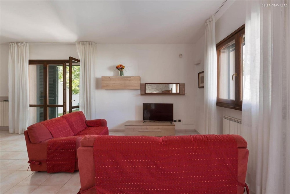 Villa photo 3