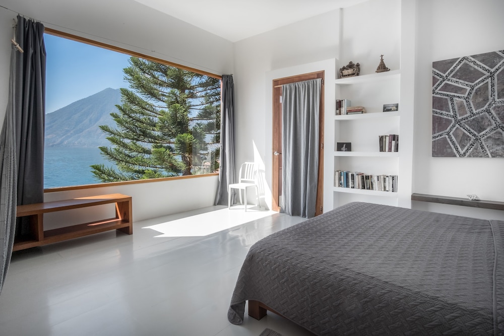 Panoramic Double Room, 1 King Bed, Non Smoking, Lake View photo 1