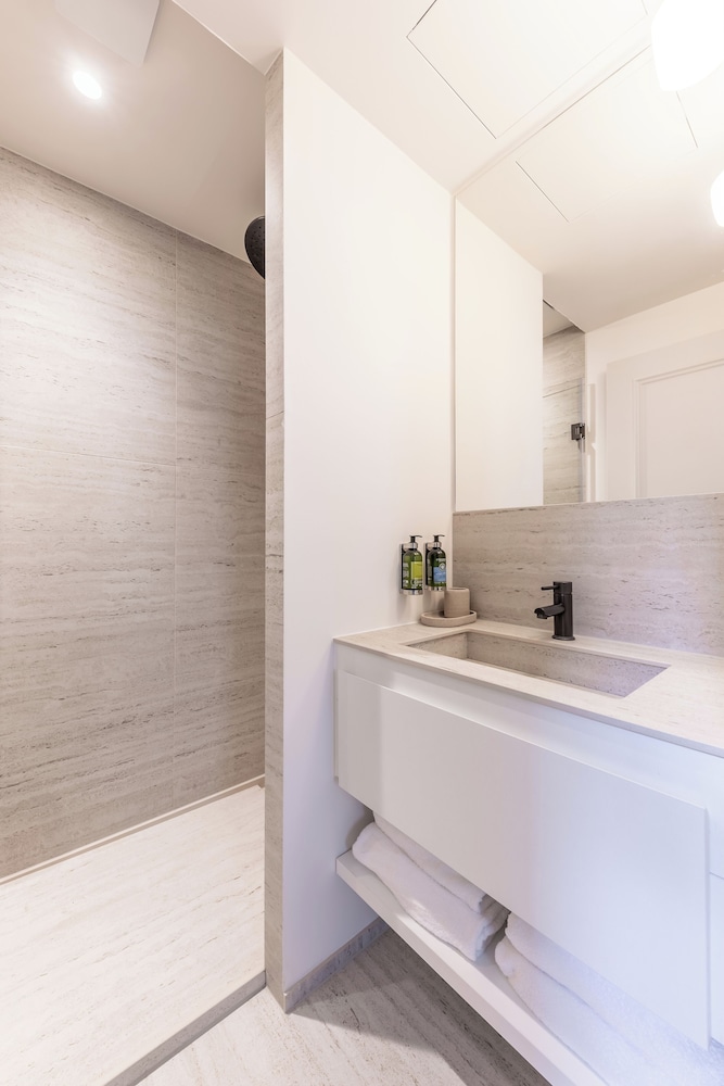 Signature Apartment photo 3