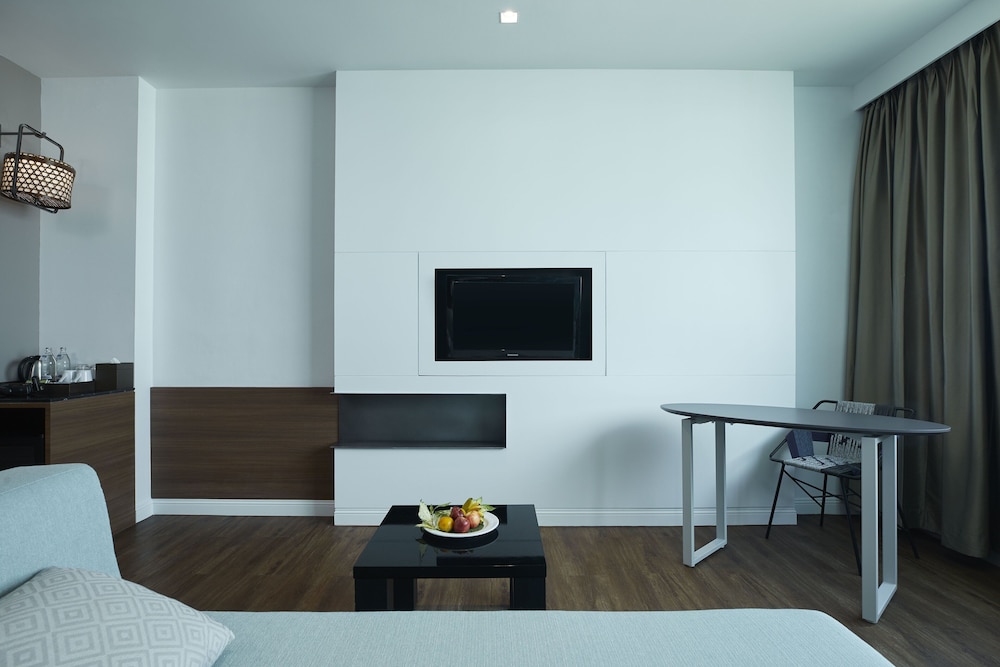 Premier Suite, 1 King Bed photo 3