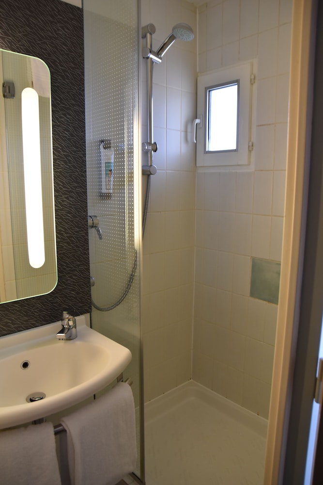 Standard Room, 1 Double Bed - Photo 16