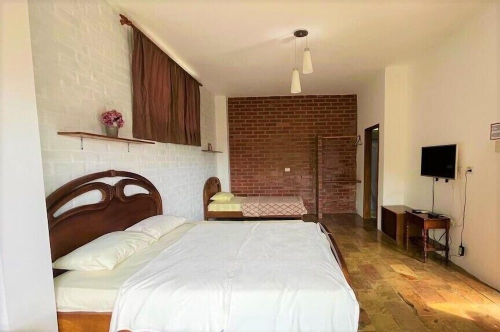 Family Room, Multiple Beds, Garden View photo 3