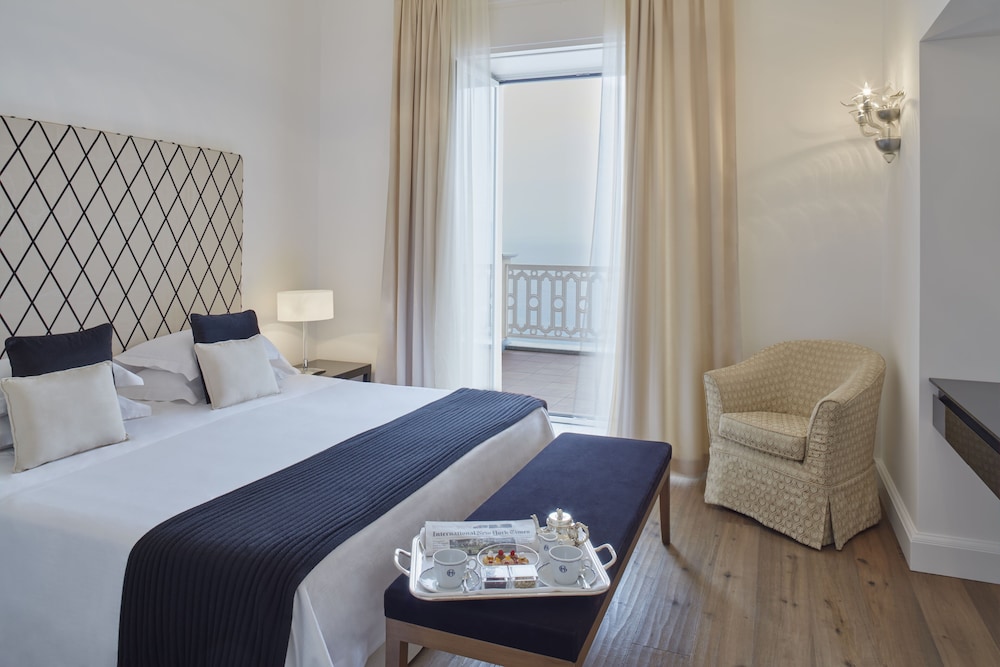 Deluxe Suite, Sea View - Photo 10