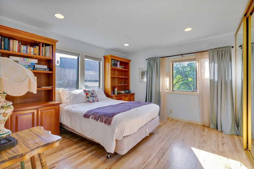 House, 2 Bedrooms photo 3