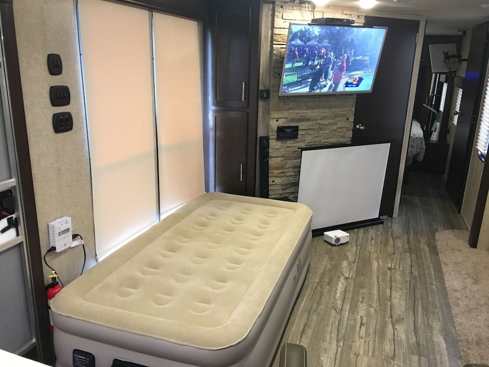 Honeymoon Mobile Home, 1 Bedroom photo 3
