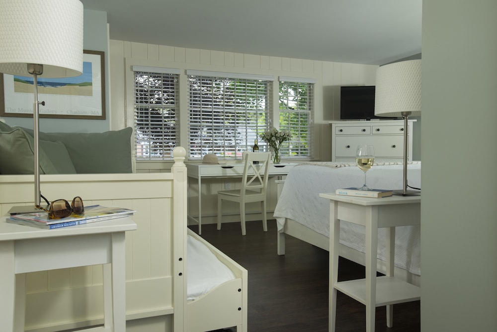 Deluxe Room, Multiple Beds photo 2