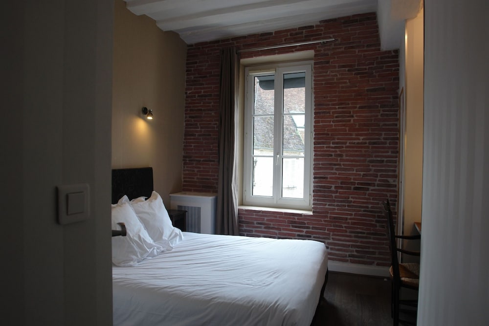 Standard Double Room, Non Smoking - Photo 1