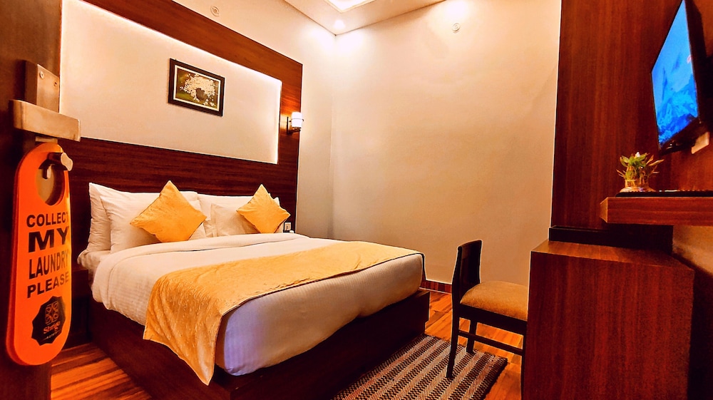 Deluxe Room, No Windows - Photo 1