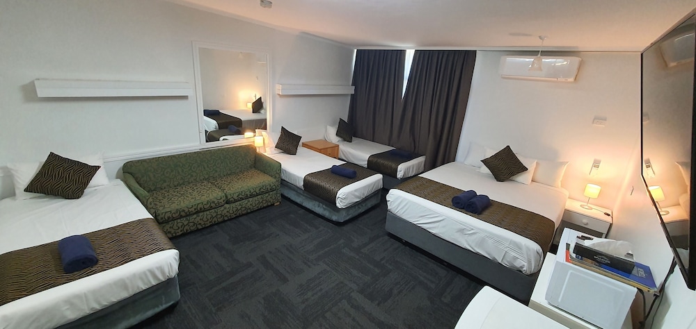 Big Family Room photo 1