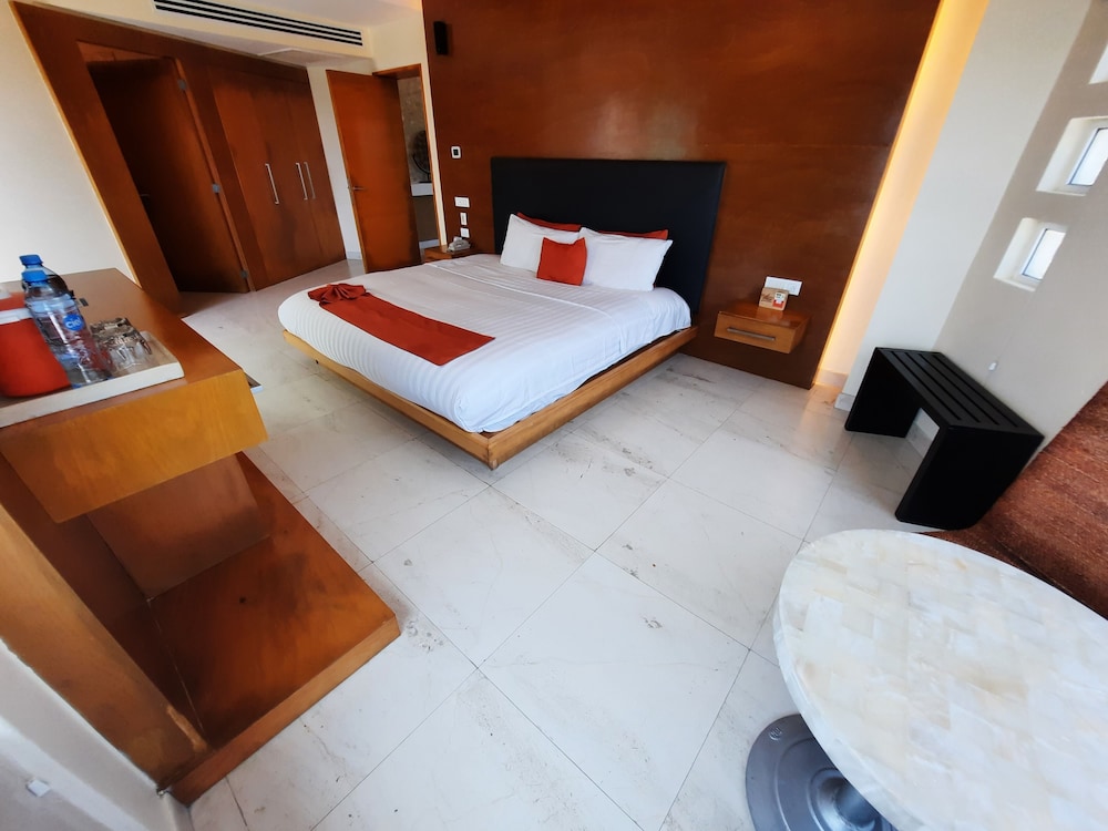 Senior Suite