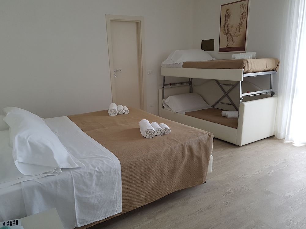 Executive Quadruple Room photo 1
