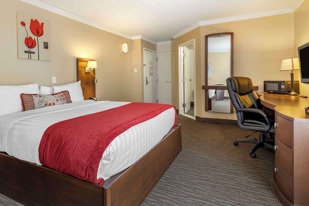 Standard Room, 1 Queen Bed, Non Smoking - Photo 2