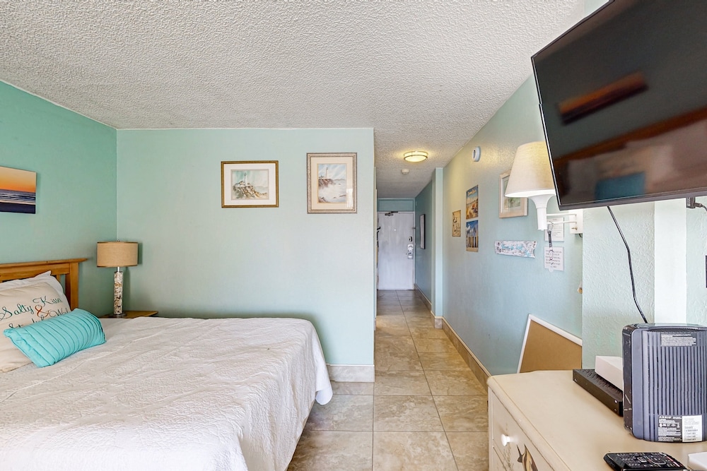 Condo, 1 King Bed, Pool Access, Ocean View (Daytona Ocean Jewels Club 210)